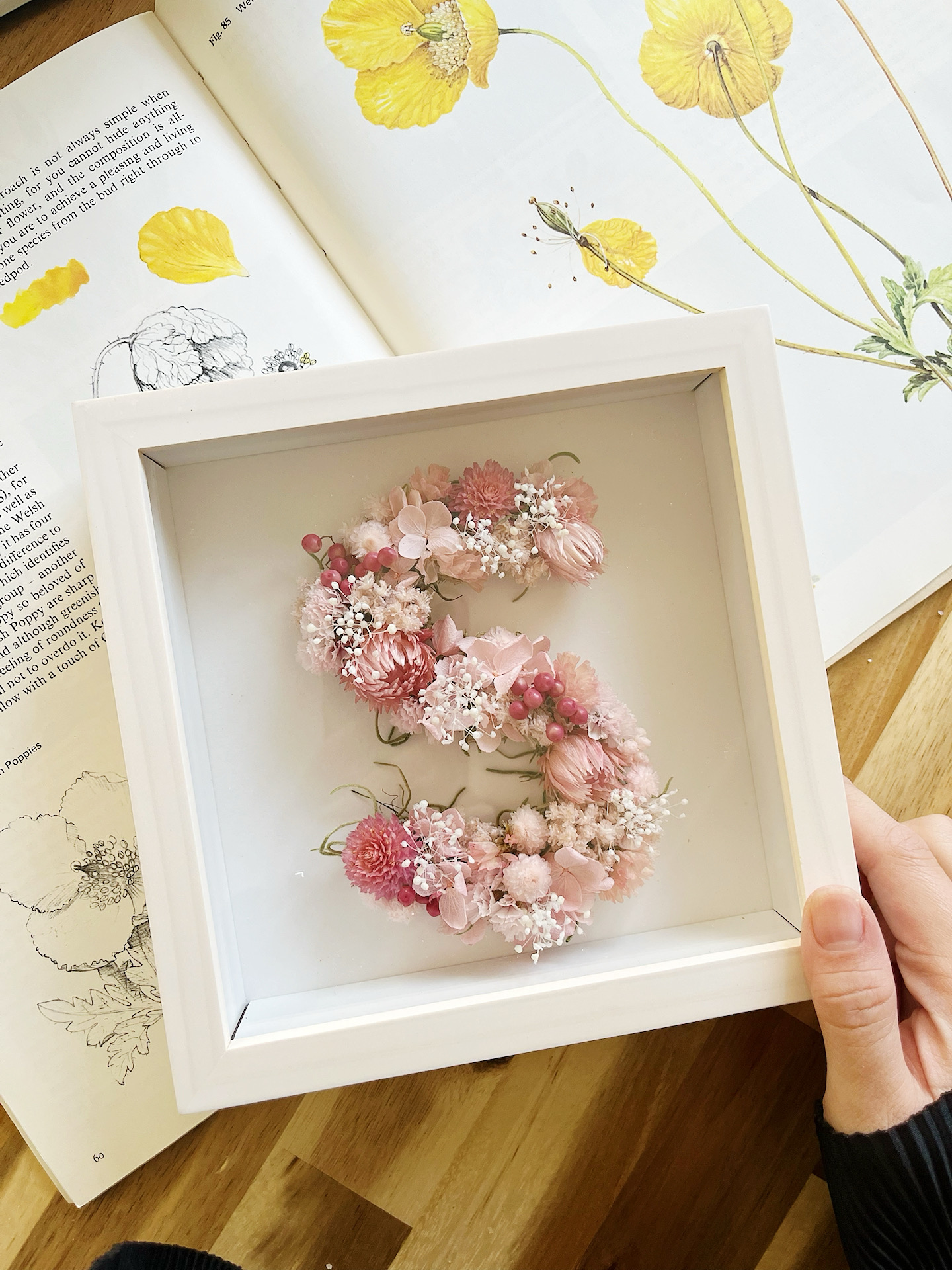 イニシャルドライフラワーフレーム｜ピンク